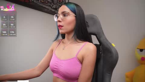 Snapshot of little_eli chatting on 01-10-26, 07:15 Help me reach 100 likes online show from 01-10-26, 07:15