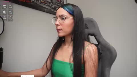 Snapshot of little_eli chatting on 02-08-26, 07:06 Help me reach 100 likes online show from 02-08-26, 07:06