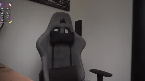 Snapshot of little_eli chatting on 02-10-26, 07:18 Help me reach 100 likes online show from 02-10-26, 07:18