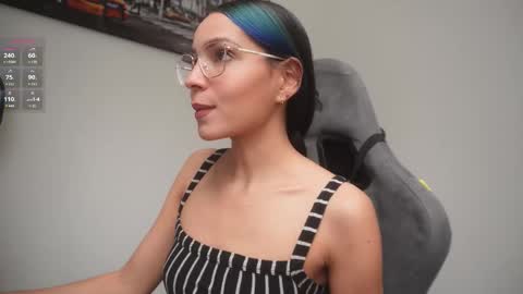 Snapshot of little_eli chatting on 02-17-26, 07:09 Help me reach 100 likes online show from 02-17-26, 07:09