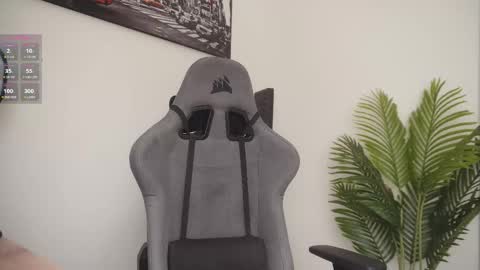 Snapshot of little_eli chatting on 03-01-26, 07:16 Help me reach 100 likes online show from 03-01-26, 07:16