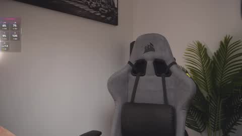 Snapshot of little_eli chatting on 03-03-26, 07:09 Help me reach 100 likes online show from 03-03-26, 07:09