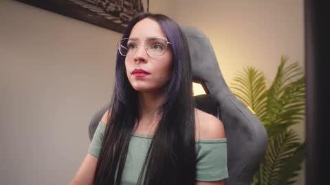 Snapshot of little_eli chatting on 03-04-26, 07:20 Help me reach 100 likes online show from 03-04-26, 07:20