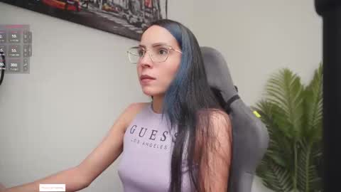 Snapshot of little_eli chatting on 03-17-26, 07:06 Help me reach 100 likes online show from 03-17-26, 07:06