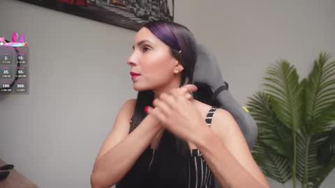 Snapshot of little_eli chatting on 03-26-26, 07:08 Help me reach 100 likes online show from 03-26-26, 07:08