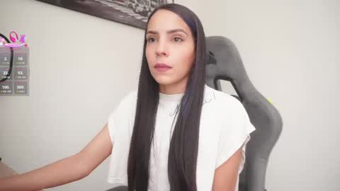 Snapshot of little_eli chatting on 04-01-26, 07:11 Help me reach 100 likes online show from 04-01-26, 07:11