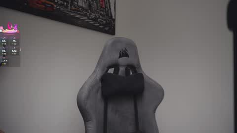 Snapshot of little_eli chatting on 04-06-26, 07:15 Help me reach 100 likes online show from 04-06-26, 07:15