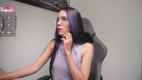 Snapshot of little_eli chatting on 04-09-26, 07:08 Help me reach 100 likes online show from 04-09-26, 07:08