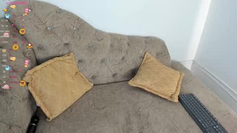 Snapshot of little_melanie chatting on 02-26-25, 08:11 little_melanie online show from 02-26-25, 08:11