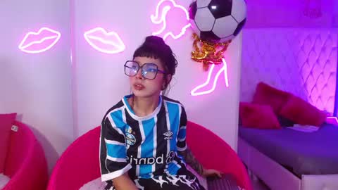 Snapshot of little_paulette chatting on 07-09-26, 04:05 Paulette online show from 07-09-26, 04:05
