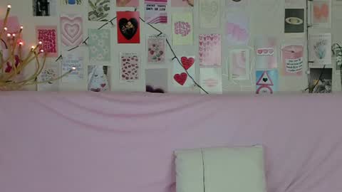 Snapshot of little_radiant_sun chatting on 07-05-26, 07:37 Kriss online show from 07-05-26, 07:37