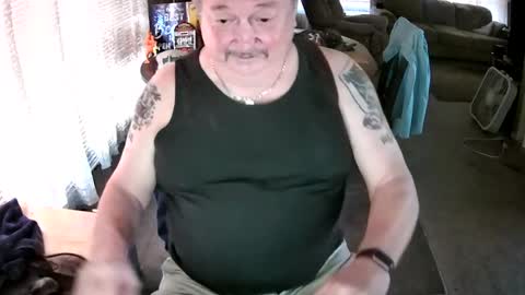Snapshot of littled83057 chatting on 06-12-26, 07:13 Littled83057 online show from 06-12-26, 07:13