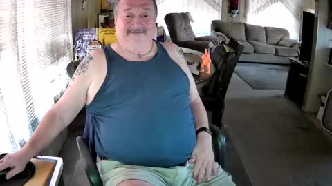 Snapshot of littled83057 chatting on 07-10-26, 06:21 Littled83057 online show from 07-10-26, 06:21