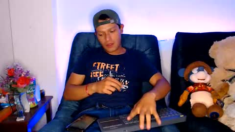 Snapshot of littledicklatin chatting on 05-18-26, 02:51 Manu online show from 05-18-26, 02:51