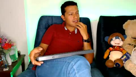 Snapshot of littledicklatin chatting on 06-16-26, 02:25 Manu online show from 06-16-26, 02:25