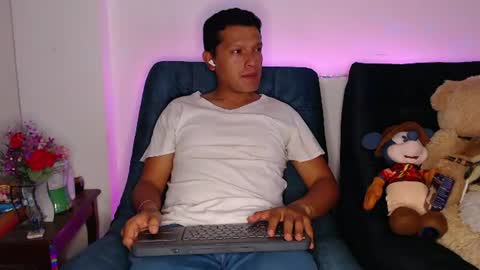 Manu online show from 07-08-26, 03:00