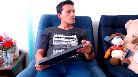 Manu online show from 07-17-26, 09:08