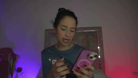 littlee_emma_ online show from 05-20-26, 11:55