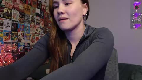 Snapshot of littleleen chatting on 12-17-25, 06:03 LillleLinn online show from 12-17-25, 06:03