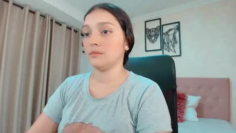 Snapshot of littlemolly_pregnant chatting on 06-25-26, 08:24 Sarahs Room online show from 06-25-26, 08:24