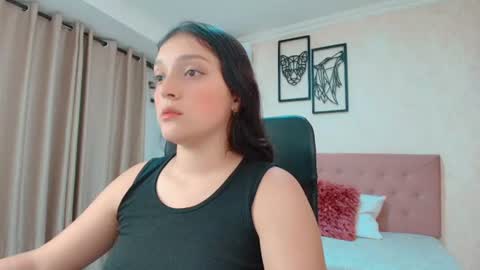 Snapshot of littlemolly_pregnant chatting on 06-26-26, 10:58 Sarahs Room online show from 06-26-26, 10:58