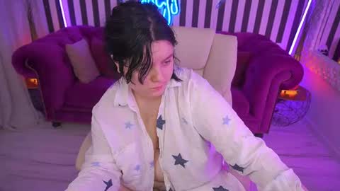 Snapshot of littleshyy chatting on 06-18-26, 12:53 Masha online show from 06-18-26, 12:53