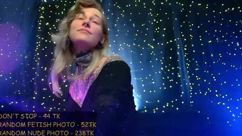 Niki  free tg channel with some photos gifs and info about streams  online show from 05-22-26, 07:52