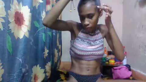 Snapshot of littleyanah chatting on 02-25-26, 06:12 yanah online show from 02-25-26, 06:12