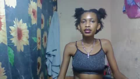 Snapshot of littleyanah chatting on 03-08-26, 05:06 yanah online show from 03-08-26, 05:06