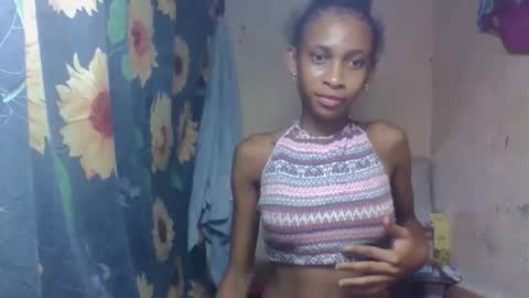 Snapshot of littleyanah chatting on 03-10-26, 08:25 yanah online show from 03-10-26, 08:25