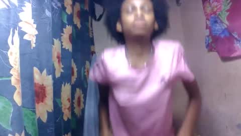 Snapshot of littleyanah chatting on 03-17-26, 07:33 yanah online show from 03-17-26, 07:33