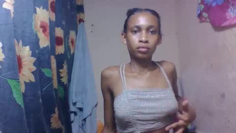 Snapshot of littleyanah chatting on 03-18-26, 10:02 yanah online show from 03-18-26, 10:02