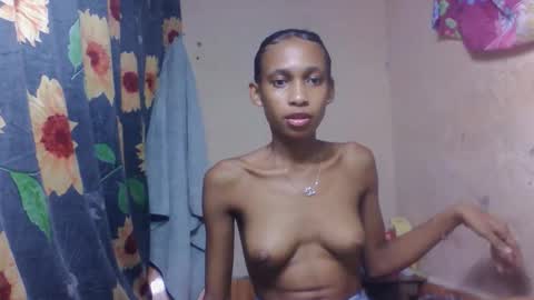 Snapshot of littleyanah chatting on 03-19-26, 10:19 yanah online show from 03-19-26, 10:19