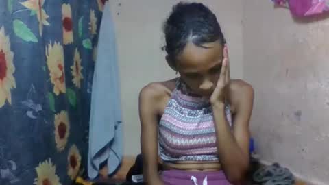 Snapshot of littleyanah chatting on 04-01-26, 08:15 yanah online show from 04-01-26, 08:15