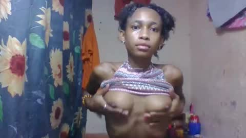 Snapshot of littleyanah chatting on 04-05-26, 06:10 yanah online show from 04-05-26, 06:10