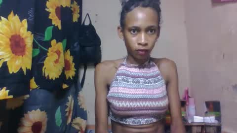 Snapshot of littleyanah chatting on 04-12-26, 02:27 yanah online show from 04-12-26, 02:27