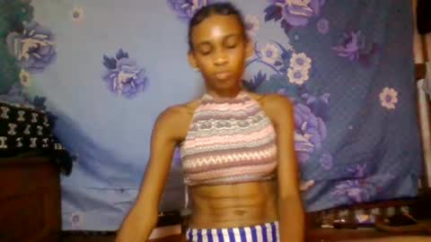 Snapshot of littleyanah chatting on 06-27-26, 10:20 yanah online show from 06-27-26, 10:20