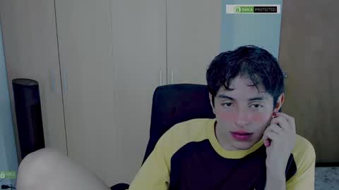 Snapshot of littlezhalem chatting on 11-19-25, 01:49 littlezhalem online show from 11-19-25, 01:49