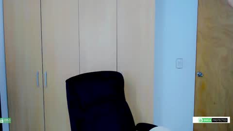 Snapshot of littlezhalem chatting on 11-24-25, 05:29 littlezhalem online show from 11-24-25, 05:29