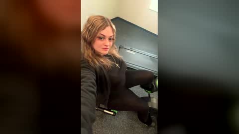 Nina online show from 03-30-26, 01:01