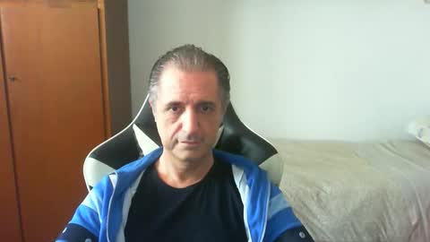 liuk53 online show from 05-06-26, 01:05