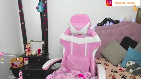 Katalina Novoa. online show from 04-17-26, 05:43