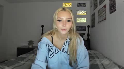 Livvy online show from 05-11-26, 03:45