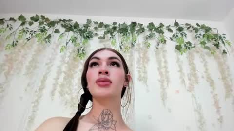Snapshot of liz_lunaa chatting on 06-12-26, 09:35 Liz Luna online show from 06-12-26, 09:35