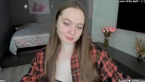 Snapshot of lizaghost chatting on 06-18-26, 11:25 Girl next door online show from 06-18-26, 11:25