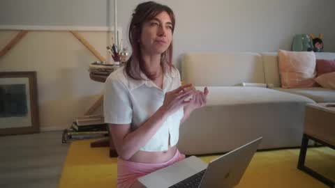 Snapshot of lizmreow chatting on 06-03-26, 08:14 Liselle online show from 06-03-26, 08:14