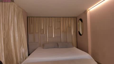 Snapshot of lizzhamilton_ chatting on 03-26-26, 12:11 Lizzi online show from 03-26-26, 12:11