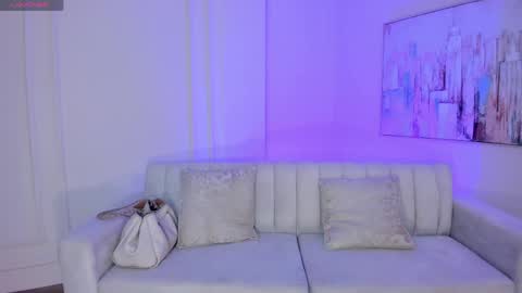 Snapshot of lizzhamilton_ chatting on 04-05-26, 05:21 Lizzi online show from 04-05-26, 05:21