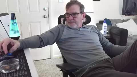 Snapshot of lngdickdaddy chatting on 01-18-26, 08:01 LongDick Daddy online show from 01-18-26, 08:01