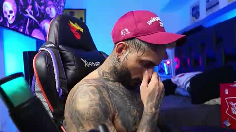 logan_hugh8 online show from 02-04-26, 01:28